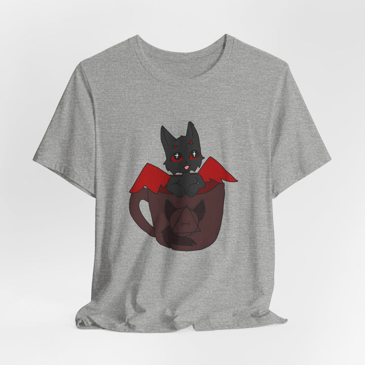 Chi in a Mug T-Shirt – Süßes Fledermaus-Kätzchen in der Kakaotasse