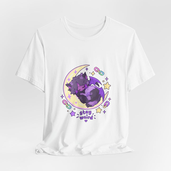 Stay Weird T-Shirt – Schlafendes Fledermaus-Kätzchen auf dem Mond, Pastell