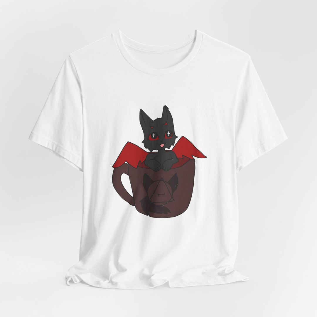 Chi in a Mug T-Shirt – Süßes Fledermaus-Kätzchen in der Kakaotasse